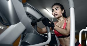 trening cardio w domu czy na siłowni?